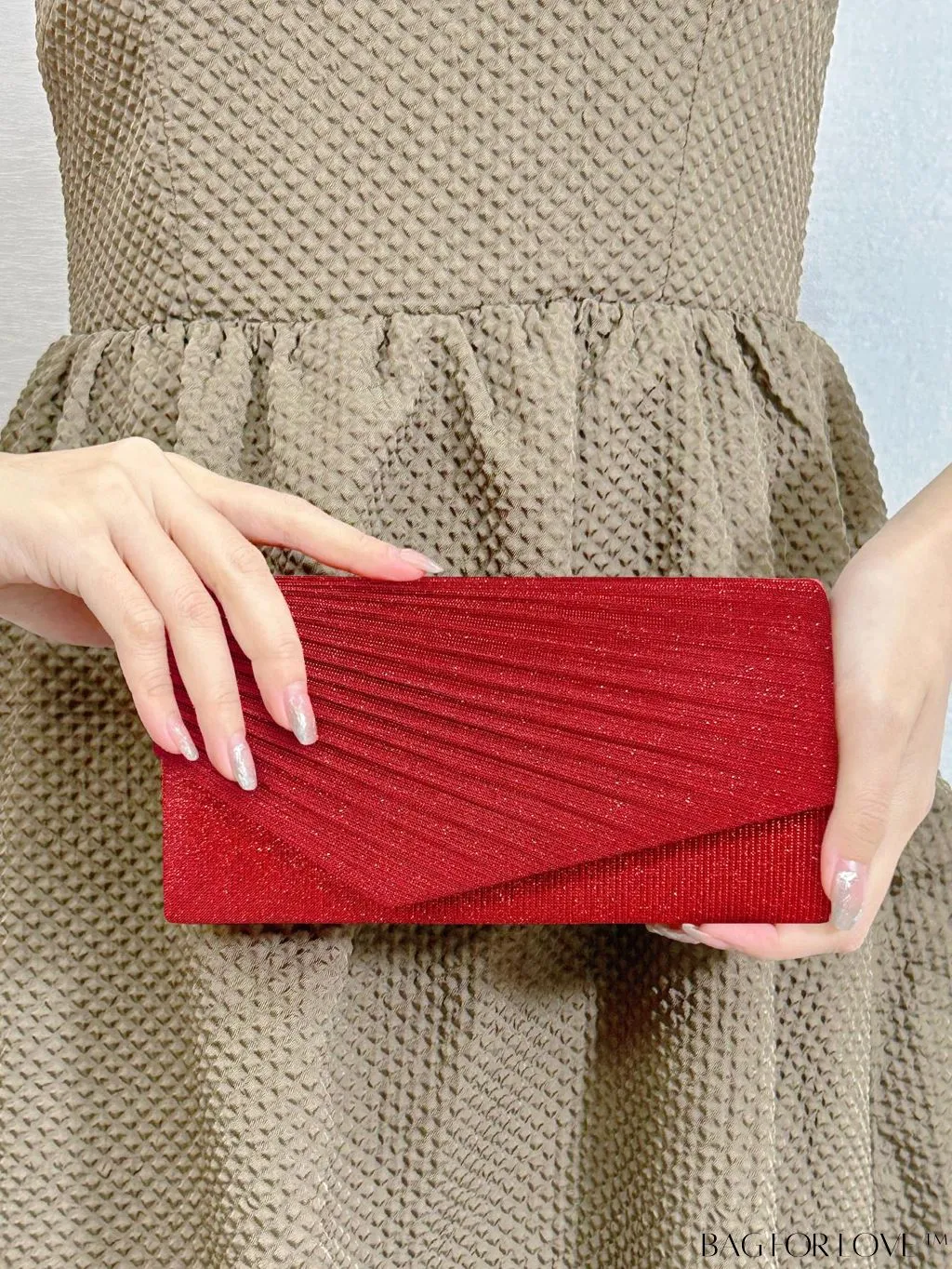 BagForLove - Compact Glitter Envelope Bag with Elegant Pleated Accent