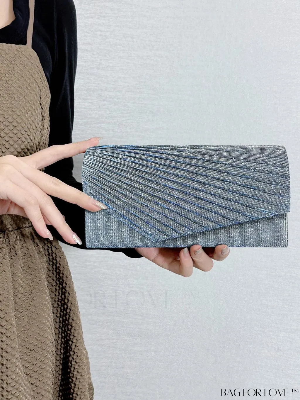 BagForLove - Compact Glitter Envelope Bag with Elegant Pleated Accent