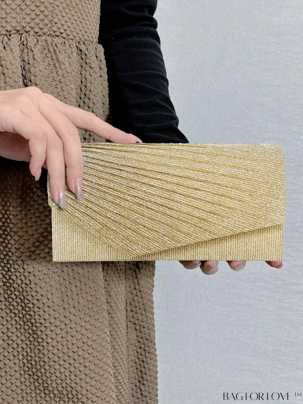 BagForLove - Compact Glitter Envelope Bag with Elegant Pleated Accent
