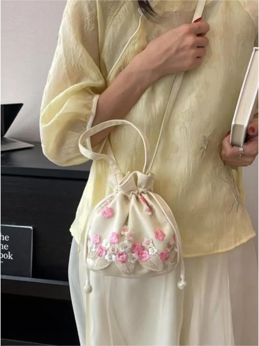Chinese women's lace handbag, retro embroidered qipao diagonal cross bag, suitable for dinners and weddings