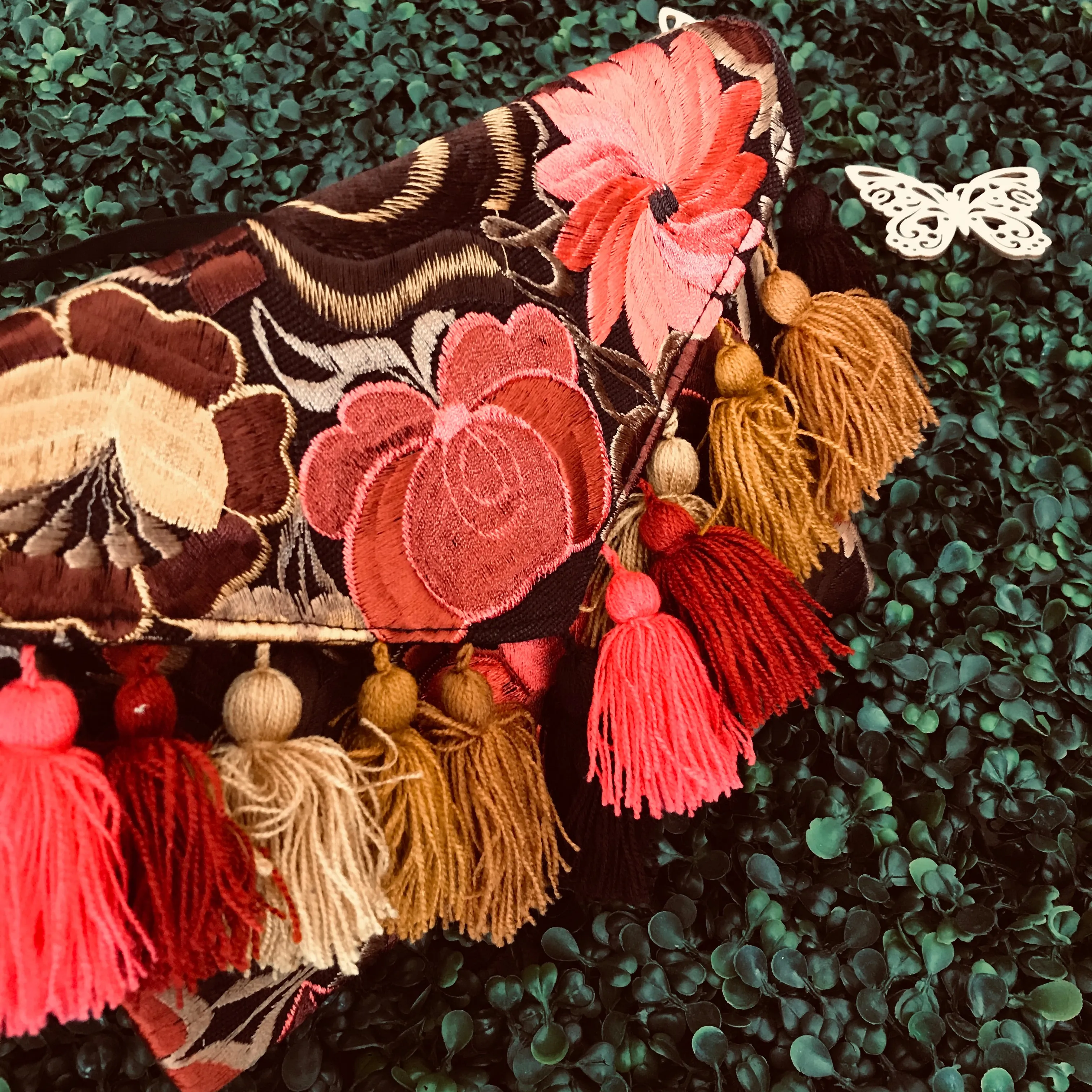 Embroidered Clutch / Crossbody