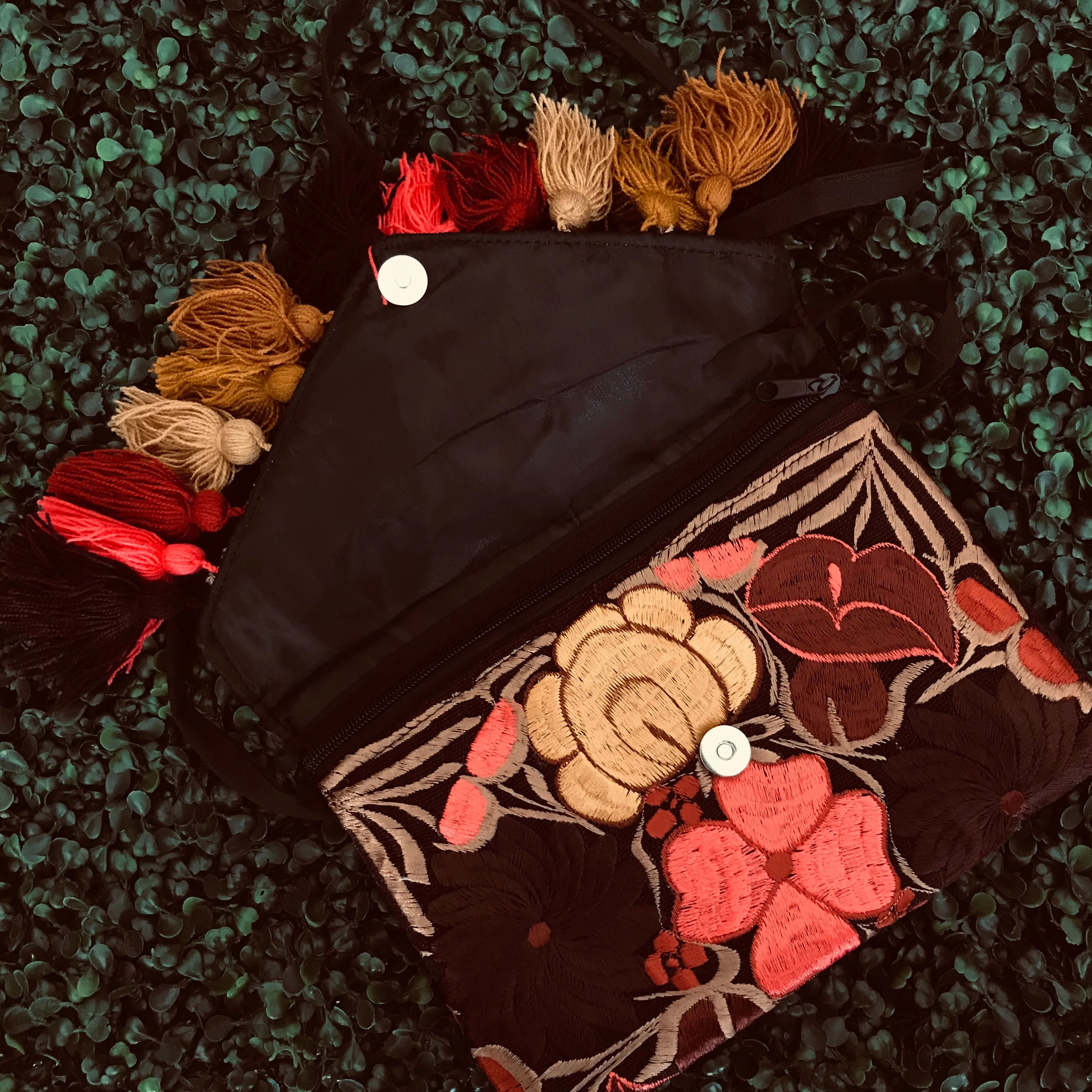 Embroidered Clutch / Crossbody
