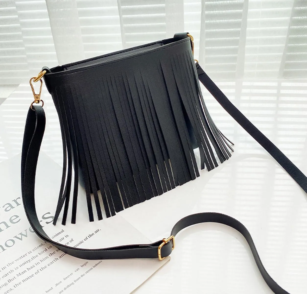 Fringe Crossbody Shoulder Bag Faux Leather Messenger Purse Western Cowgirl Tassel Handbags for Women, Black