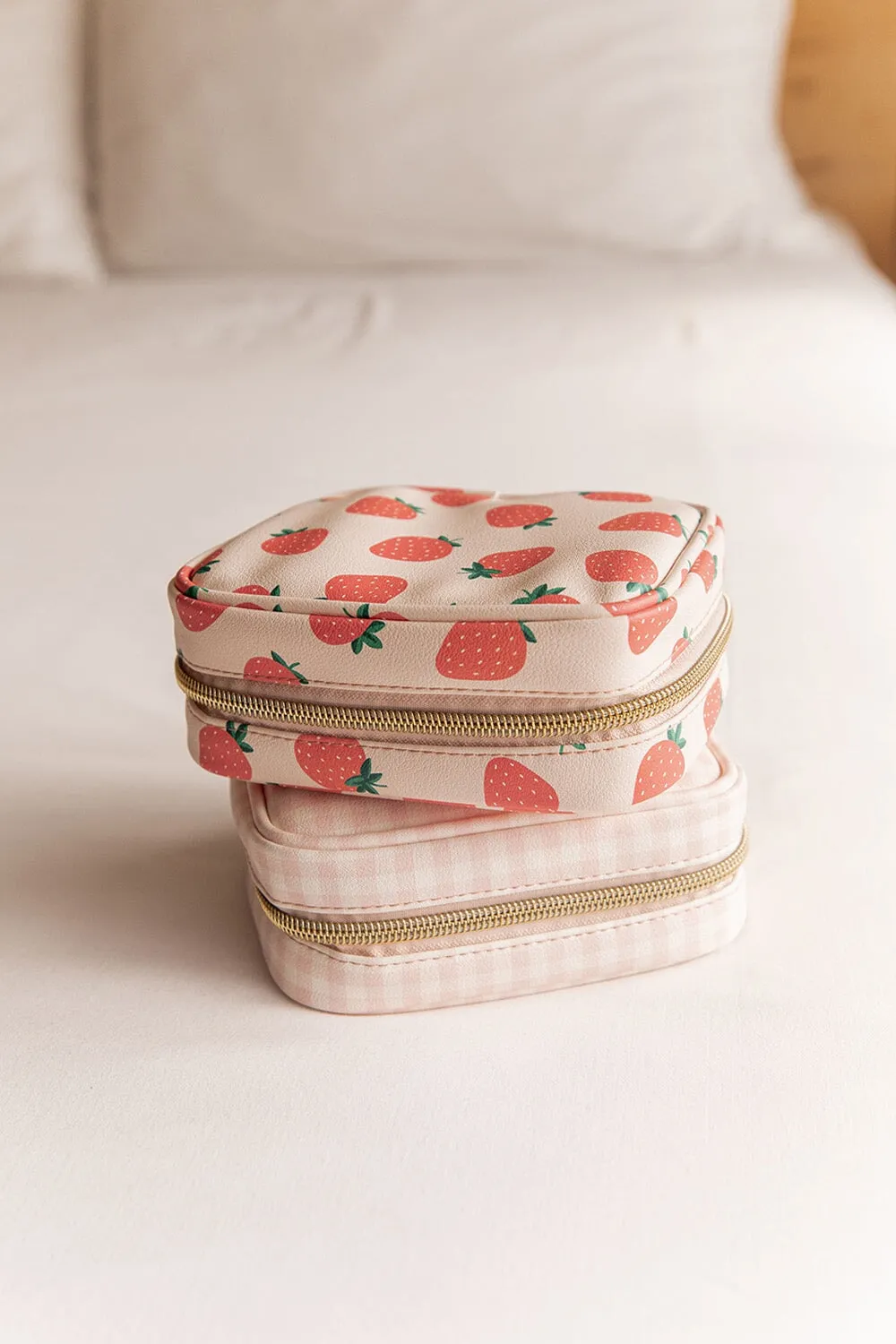 Getaway Cosmetic Set Mini Strawberry Print