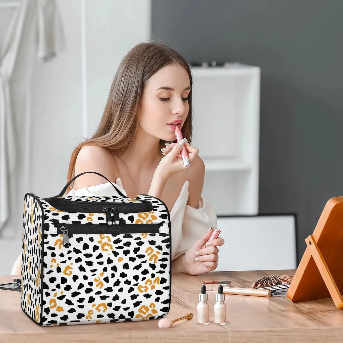 Hanging Toiletry Bag Animal Print for Women Girls, Cosmetic Makeup Bag with Multi Compartments, Portable Travel Bag Organizer Large for Toiletries Accessories