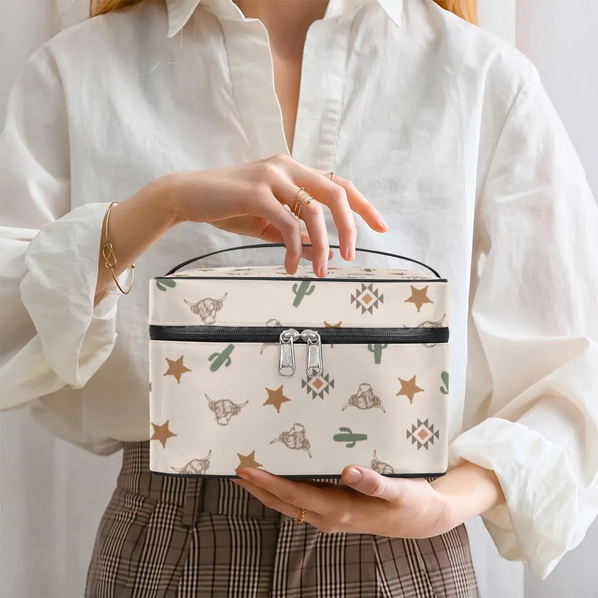 Highland Cow Makeup Bag, Western Cactus Travel Cosmetic Bag for Women Girls Large Capacity Make Up Case Cosmetic Organizer Toiletry Bag Zipper Pouch