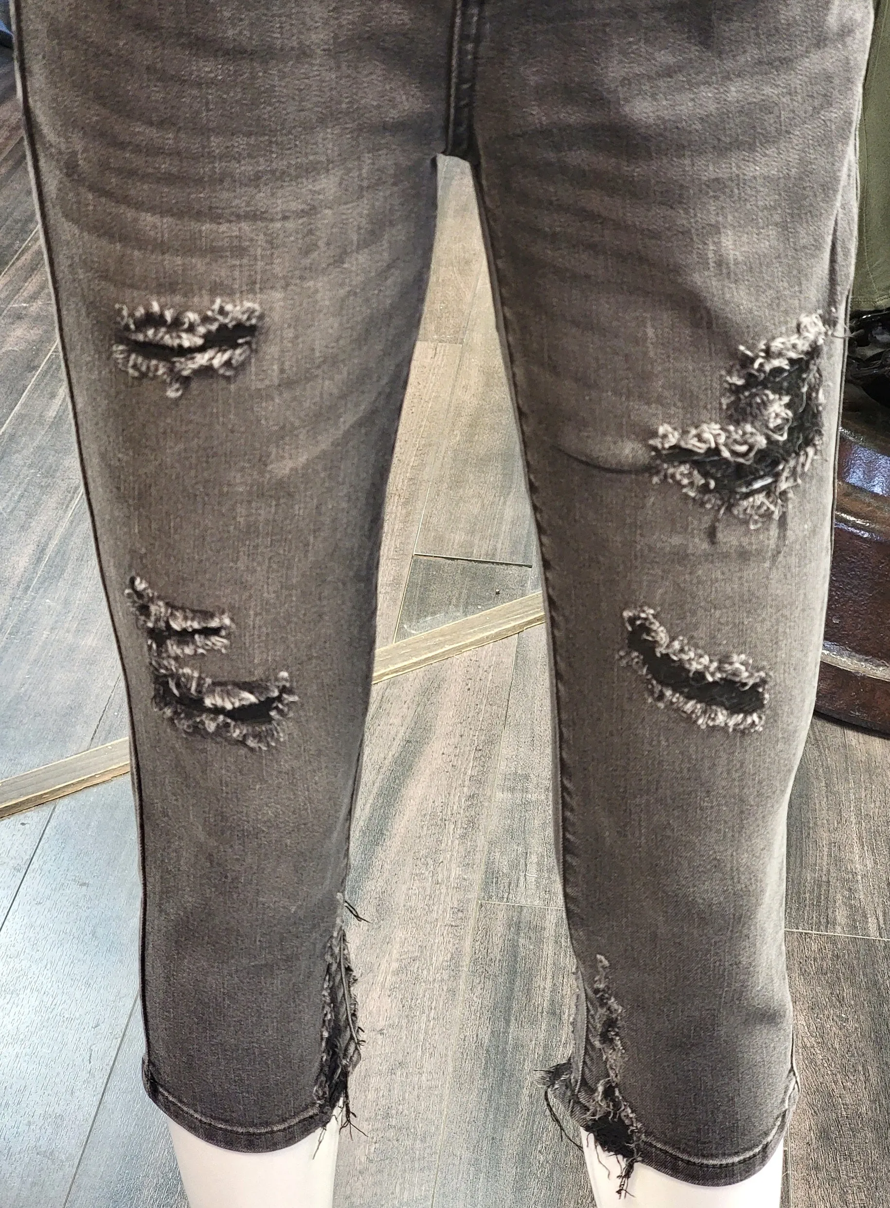 Judy Blue Black Washed Capris