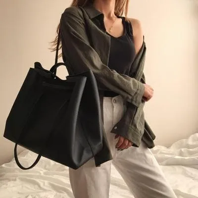 Large-capacity handbag