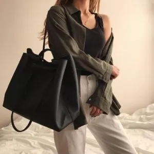Large-capacity handbag