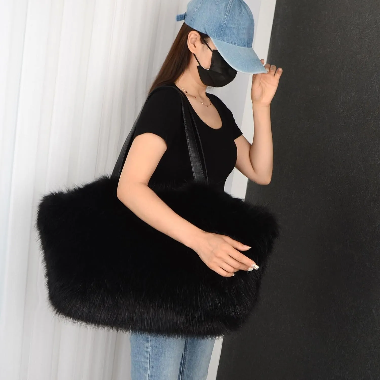 Large Winter Purse for Women Trendy 2024 Fluffy Tote Bag Fuzzy Large Tote Bag Faux Fur Crossbody Bag