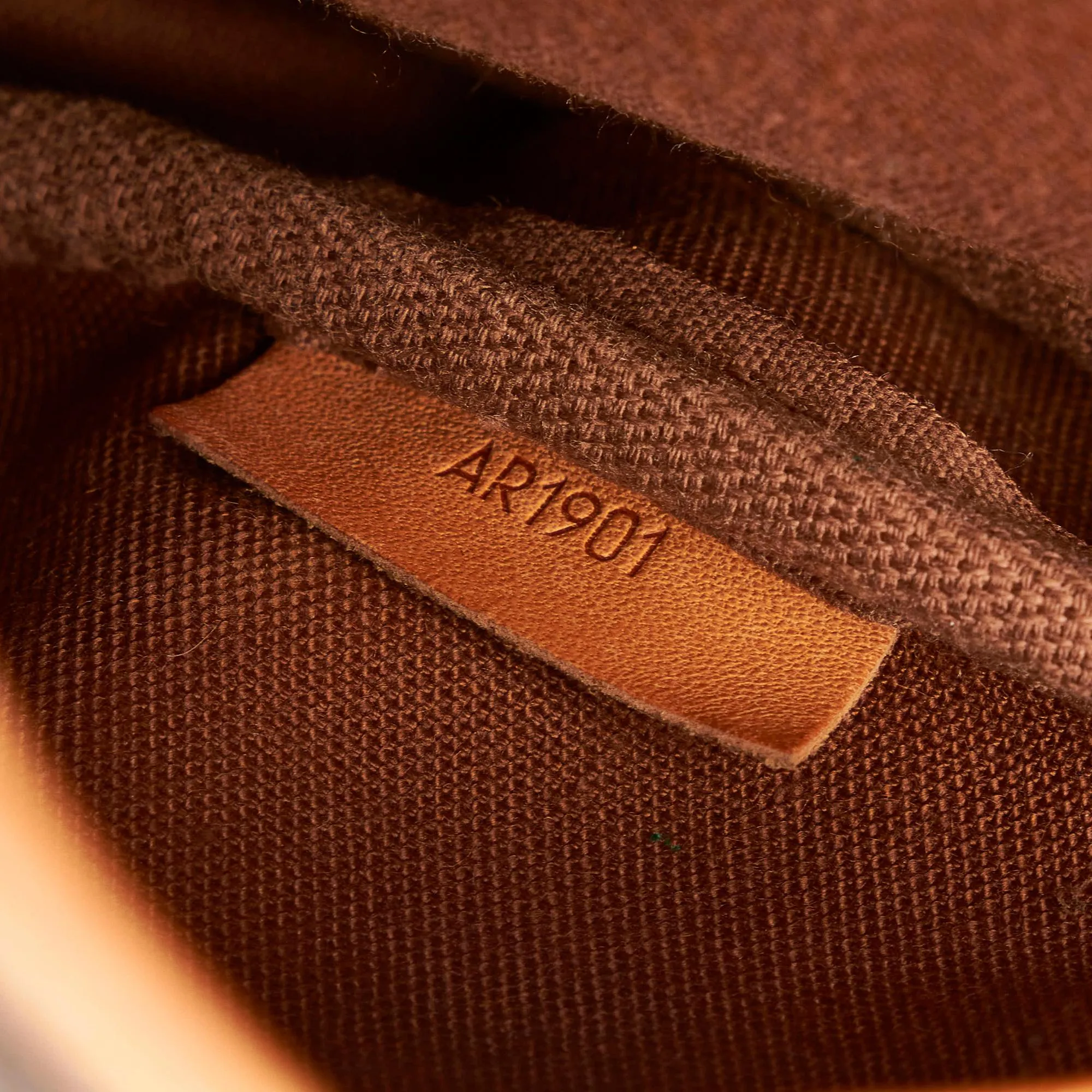 Louis Vuitton Monogram Saumur 30 (SHG-30655)