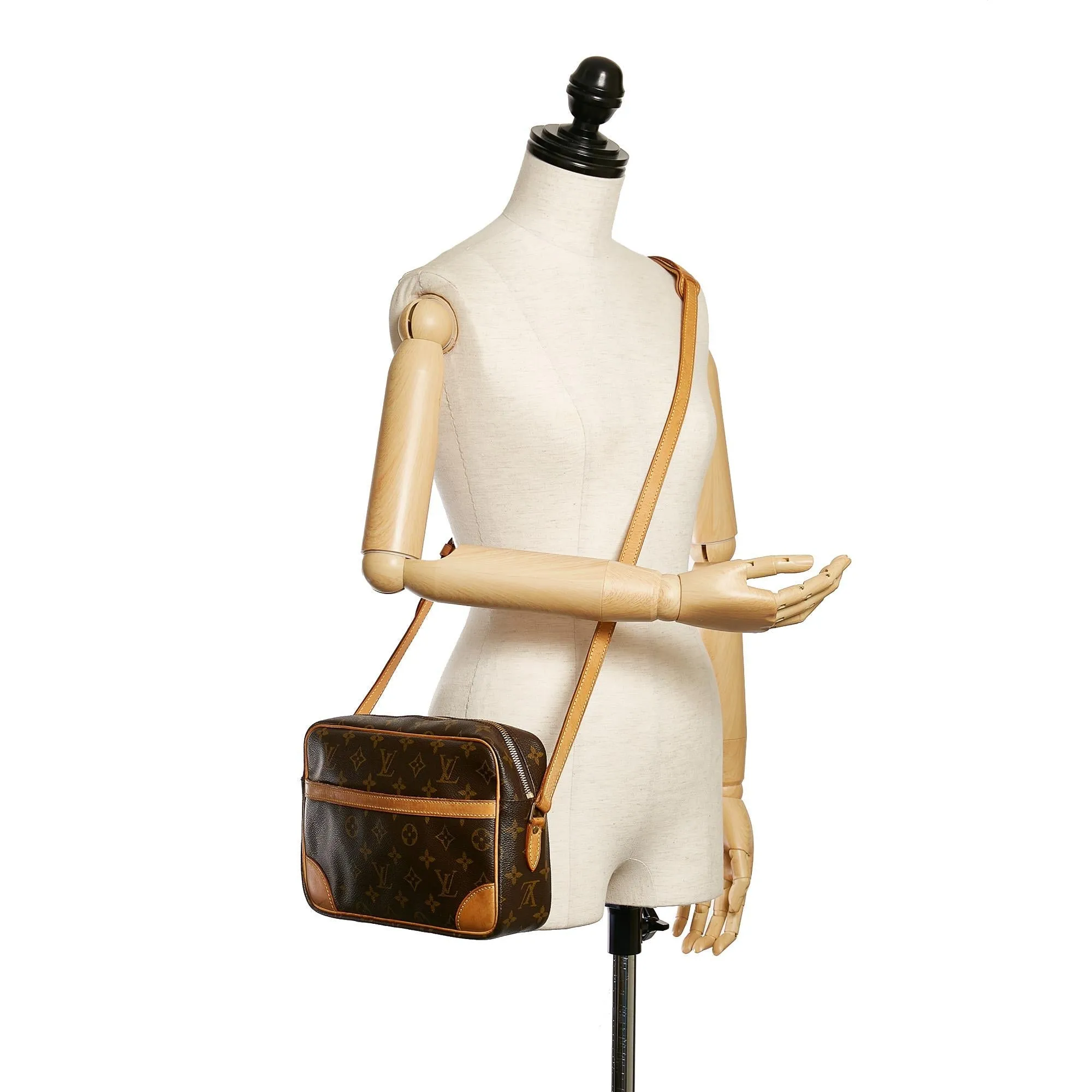 Louis Vuitton Monogram Trocadero 27 (SHG-30906)