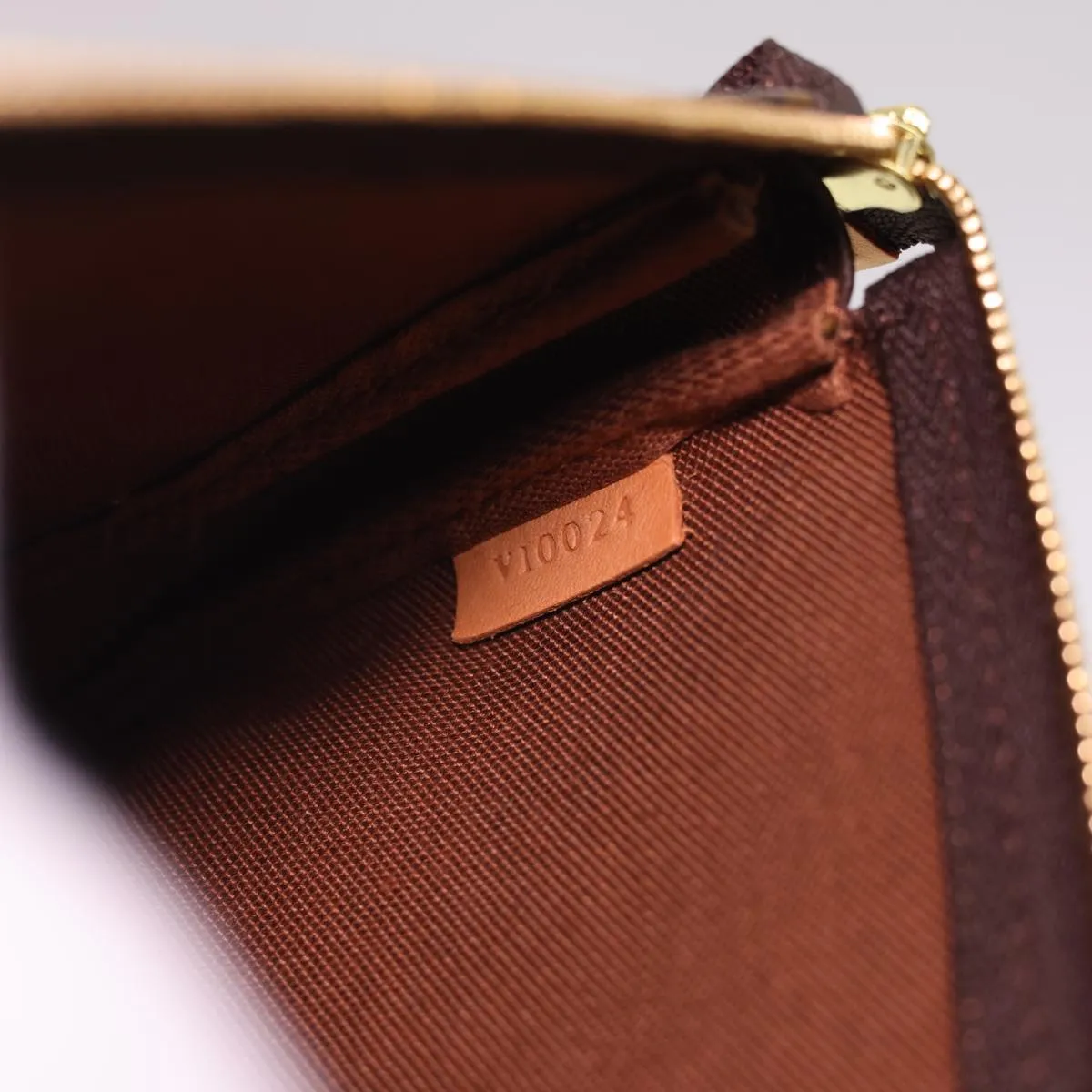 Louis Vuitton Pochette Accessoires  Canvas Clutch Bag