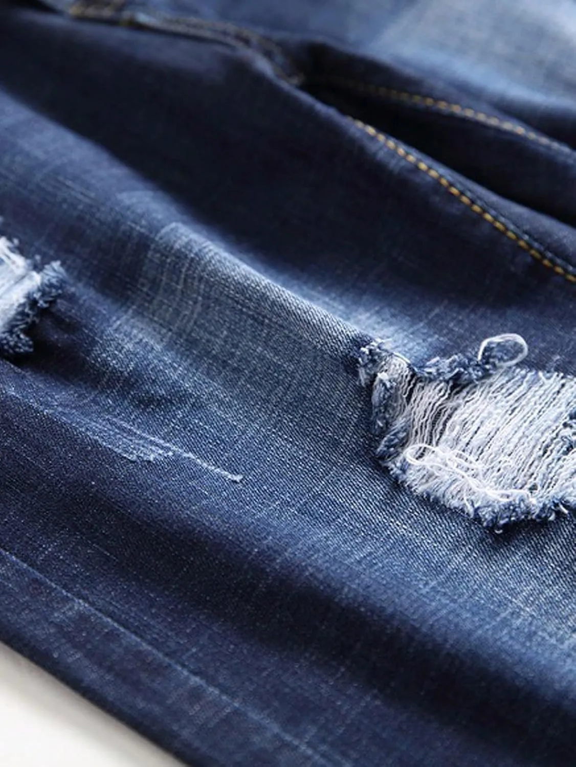 MLANM Men's Denim Shorts Classic Fit Distressed Summer Fashion Ripped Jean Shorts