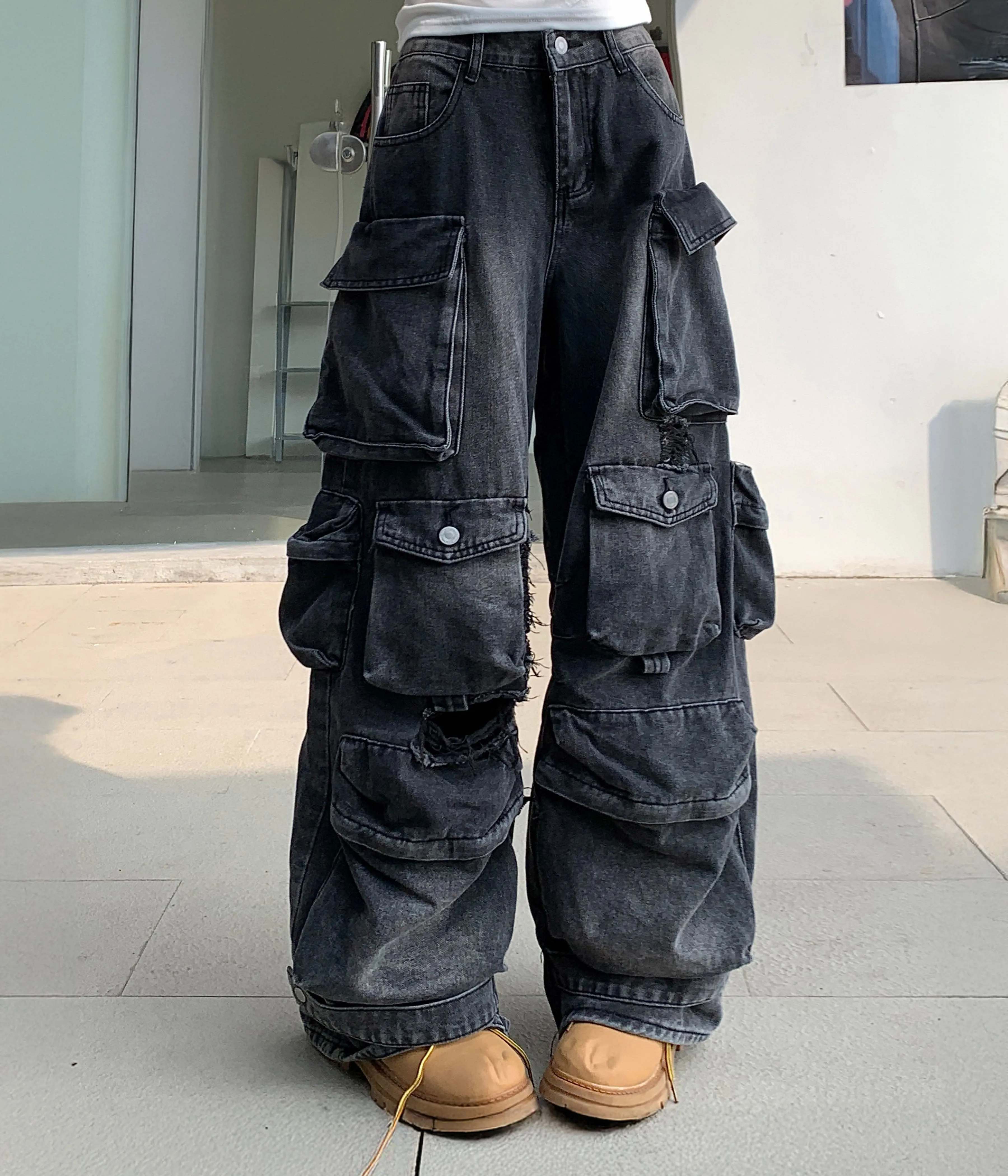 NOIR DISTRESSED CARGO DENIM
