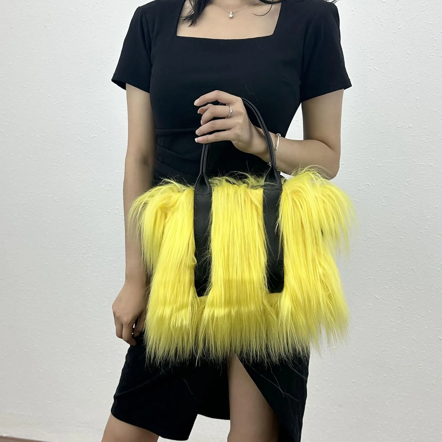 Plush Shoulder Bag for Women Crossbody Soft Fluffy Large Tote Handbag Fuzzy Purse Faux Fur Bag in Winter (Orange)