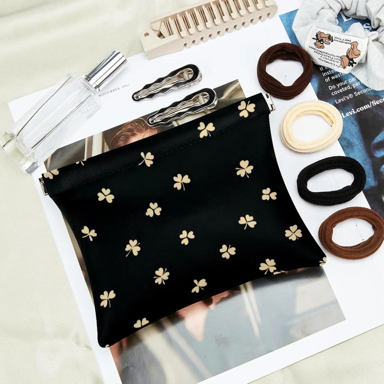 Pocket Cosmetic Bag Squeeze Top, St Patrick Day Nature Plants Four Leaf Clovers Waterproof Travel Makeup Bag for Purse, Portable Mini Makeup Pouch No Zipper for Women