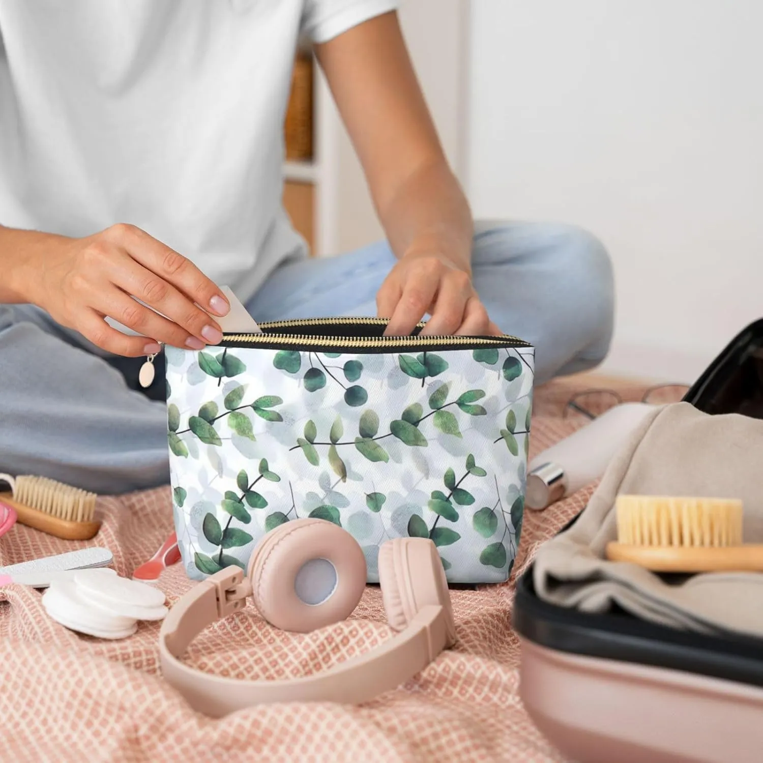 Portable Makeup Bag Zipper Pouch Travel Make up Organizer Bag Toiletry bag Water-resistant Aesthetic PVC Leather Cosmetic Bags for Women and Girls with Eucalyptus Leaf