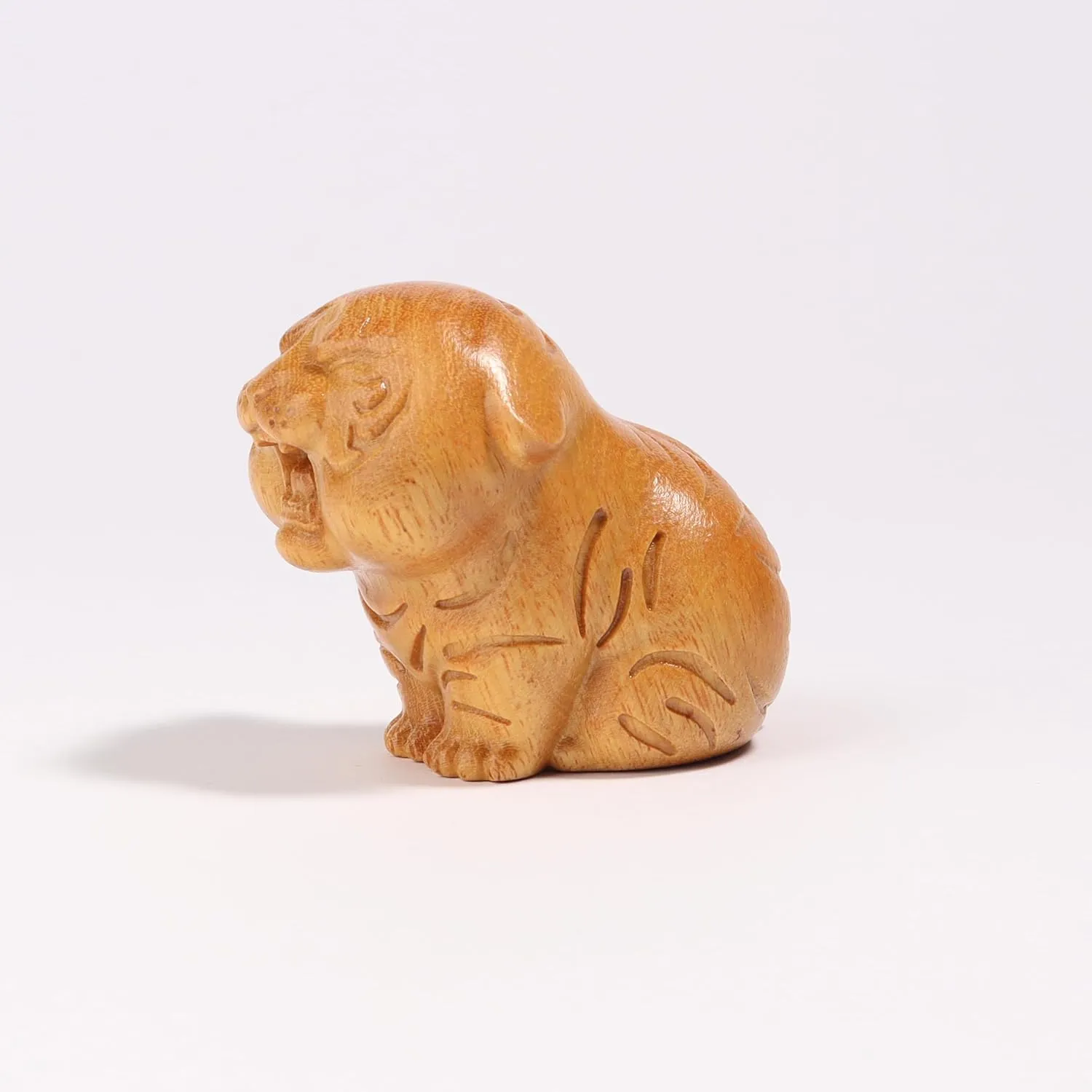 Tiger Wooden Figurine,Miniature Wood Gift Handmade Art Carved Small Animal Statue,Desk Decoration Lovely Gift Home Decor Table Living Room Bedroom Desktop Bookshelf Garden Decoration