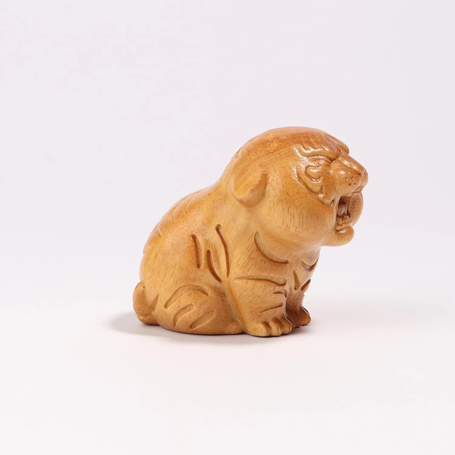 Tiger Wooden Figurine,Miniature Wood Gift Handmade Art Carved Small Animal Statue,Desk Decoration Lovely Gift Home Decor Table Living Room Bedroom Desktop Bookshelf Garden Decoration