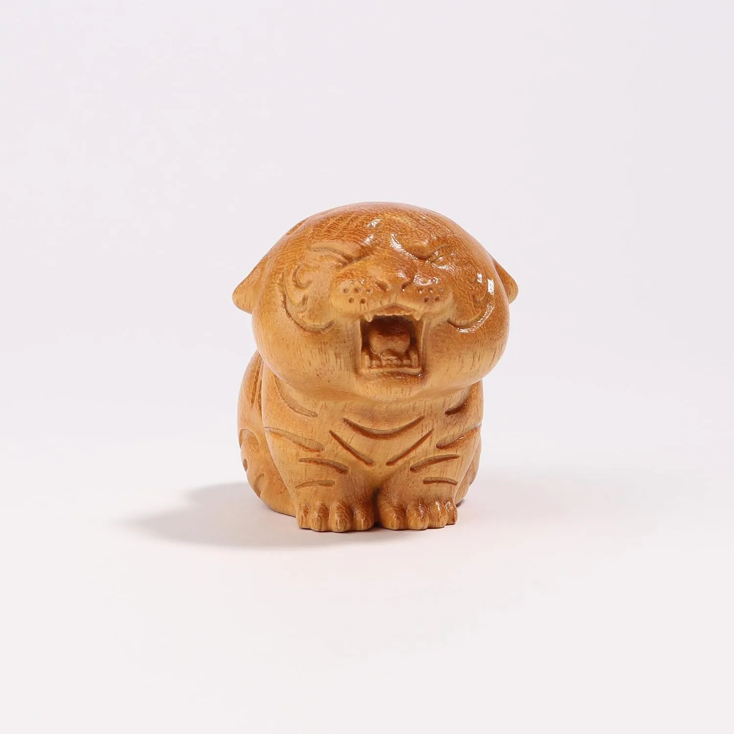 Tiger Wooden Figurine,Miniature Wood Gift Handmade Art Carved Small Animal Statue,Desk Decoration Lovely Gift Home Decor Table Living Room Bedroom Desktop Bookshelf Garden Decoration