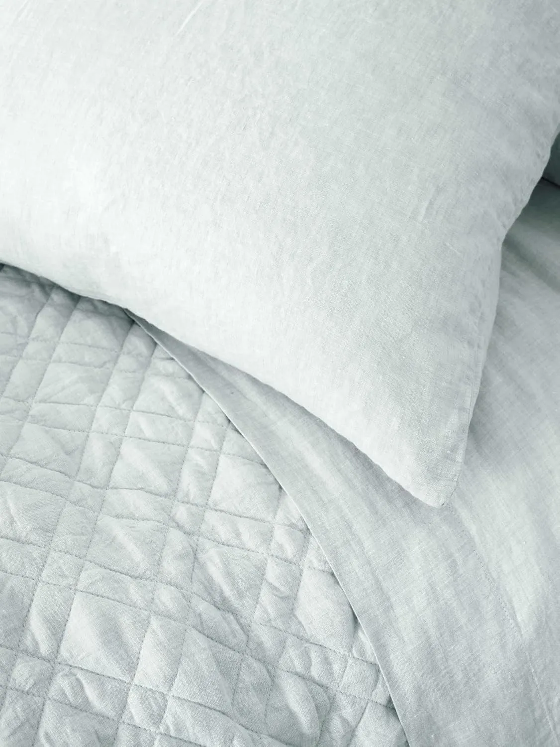 Washed Linen Sky Quilt, King Size, Sky Blue/Blue Solid Pattern
