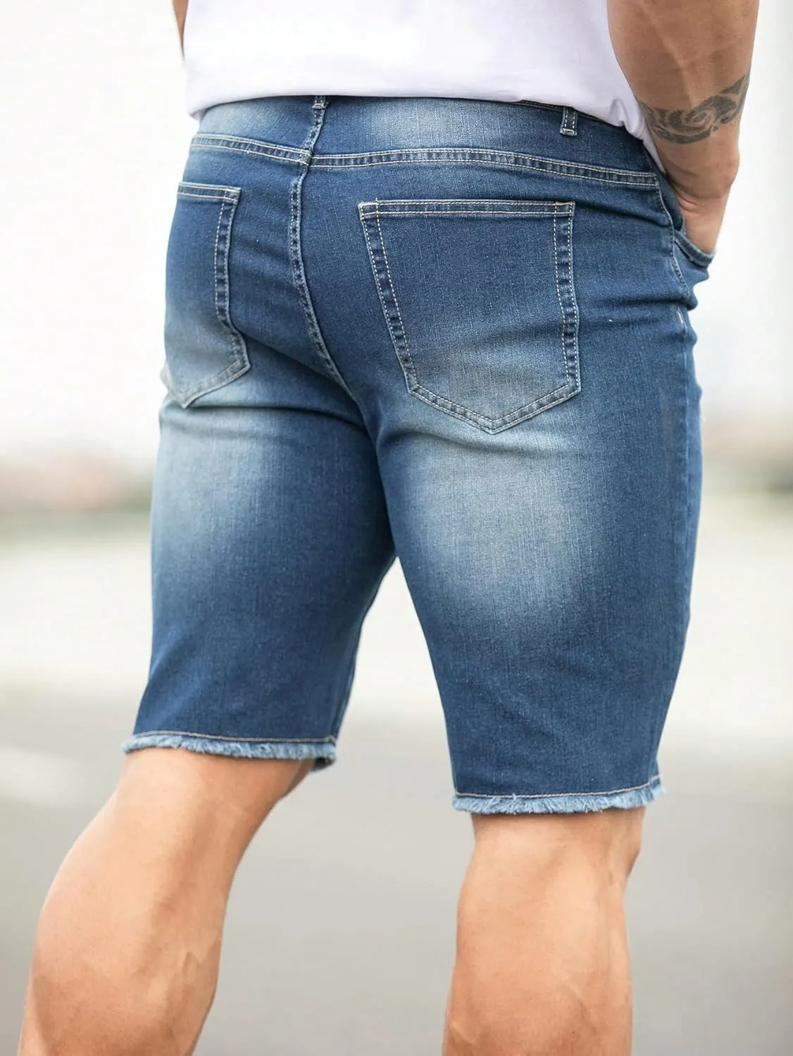 WDIRARA Men's Ripped Denim Shorts Straight Leg Raw Hem Frayed Distressed Jean Shorts Pants