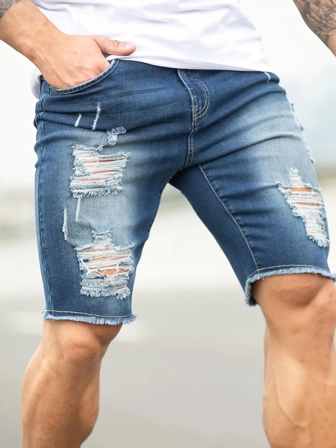 WDIRARA Men's Ripped Denim Shorts Straight Leg Raw Hem Frayed Distressed Jean Shorts Pants