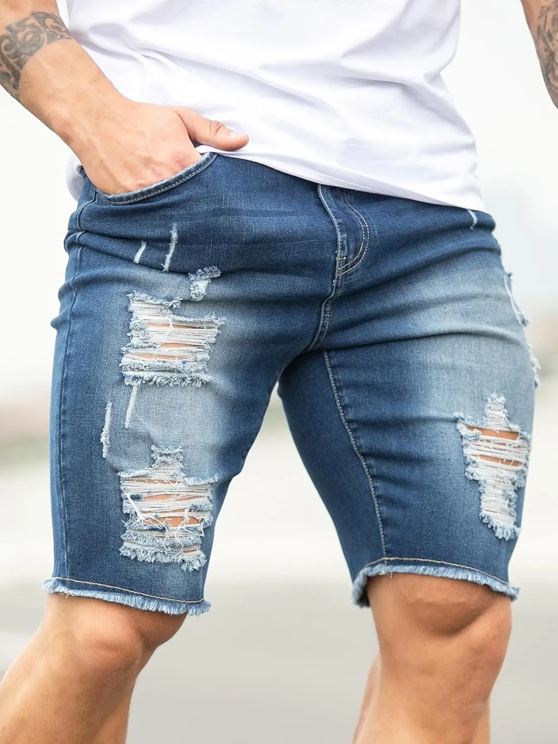 WDIRARA Men's Ripped Denim Shorts Straight Leg Raw Hem Frayed Distressed Jean Shorts Pants